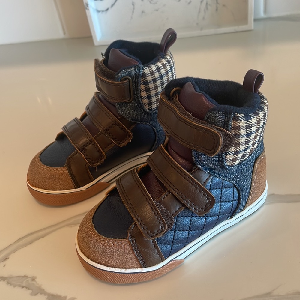 Boy High Tops Sneakers Size 6